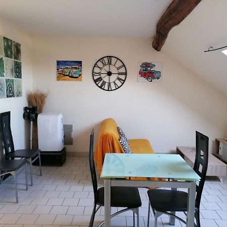 Appartement Climatise Avec Parking Prive A Doue La Fontaine Exterior photo