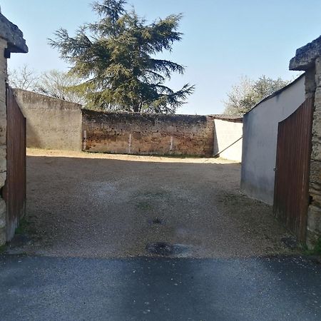 Appartement Climatise Avec Parking Prive A Doue La Fontaine Exterior photo