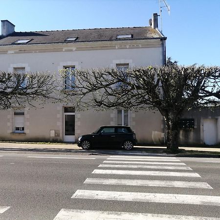 Appartement Climatise Avec Parking Prive A Doue La Fontaine Exterior photo