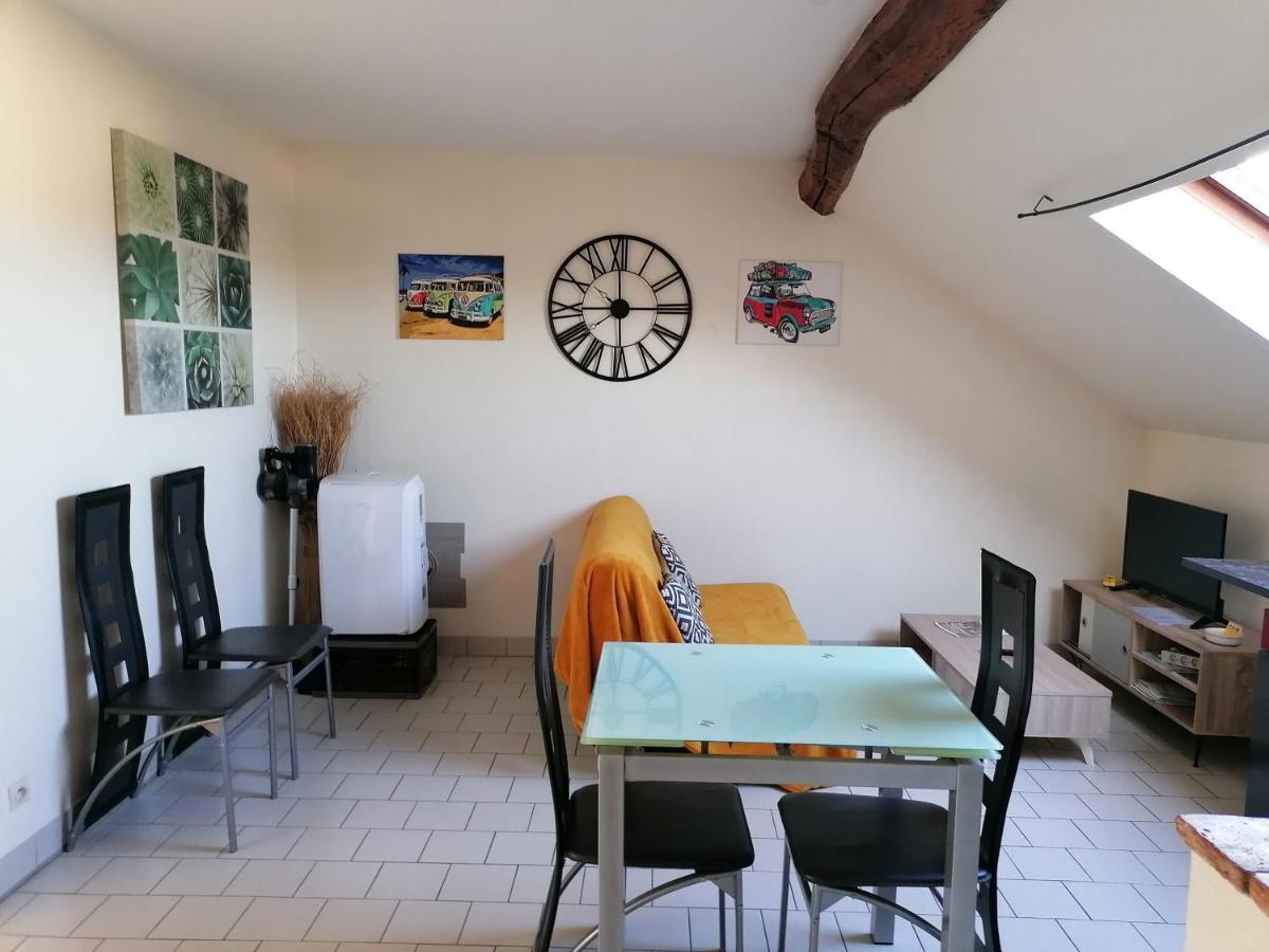 Appartement Climatise Avec Parking Prive A Doue La Fontaine Exterior photo