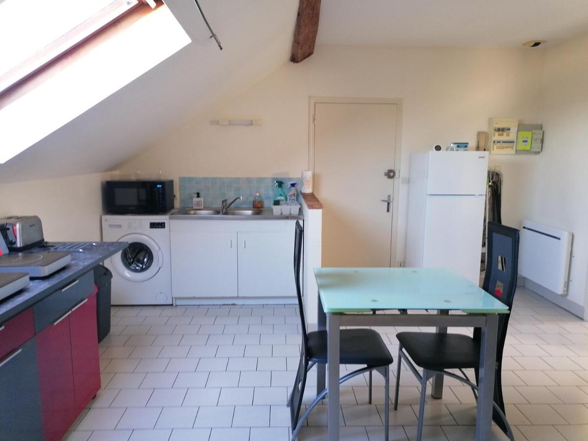 Appartement Climatise Avec Parking Prive A Doue La Fontaine Exterior photo