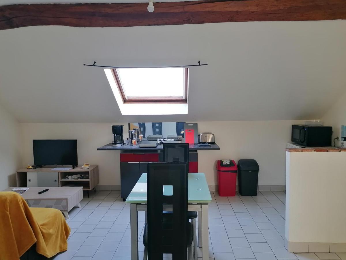 Appartement Climatise Avec Parking Prive A Doue La Fontaine Exterior photo
