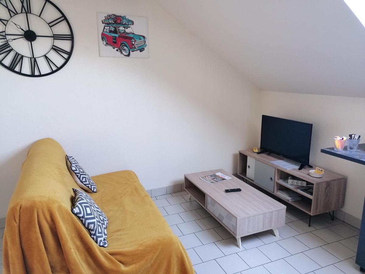 Appartement Climatise Avec Parking Prive A Doue La Fontaine Exterior photo