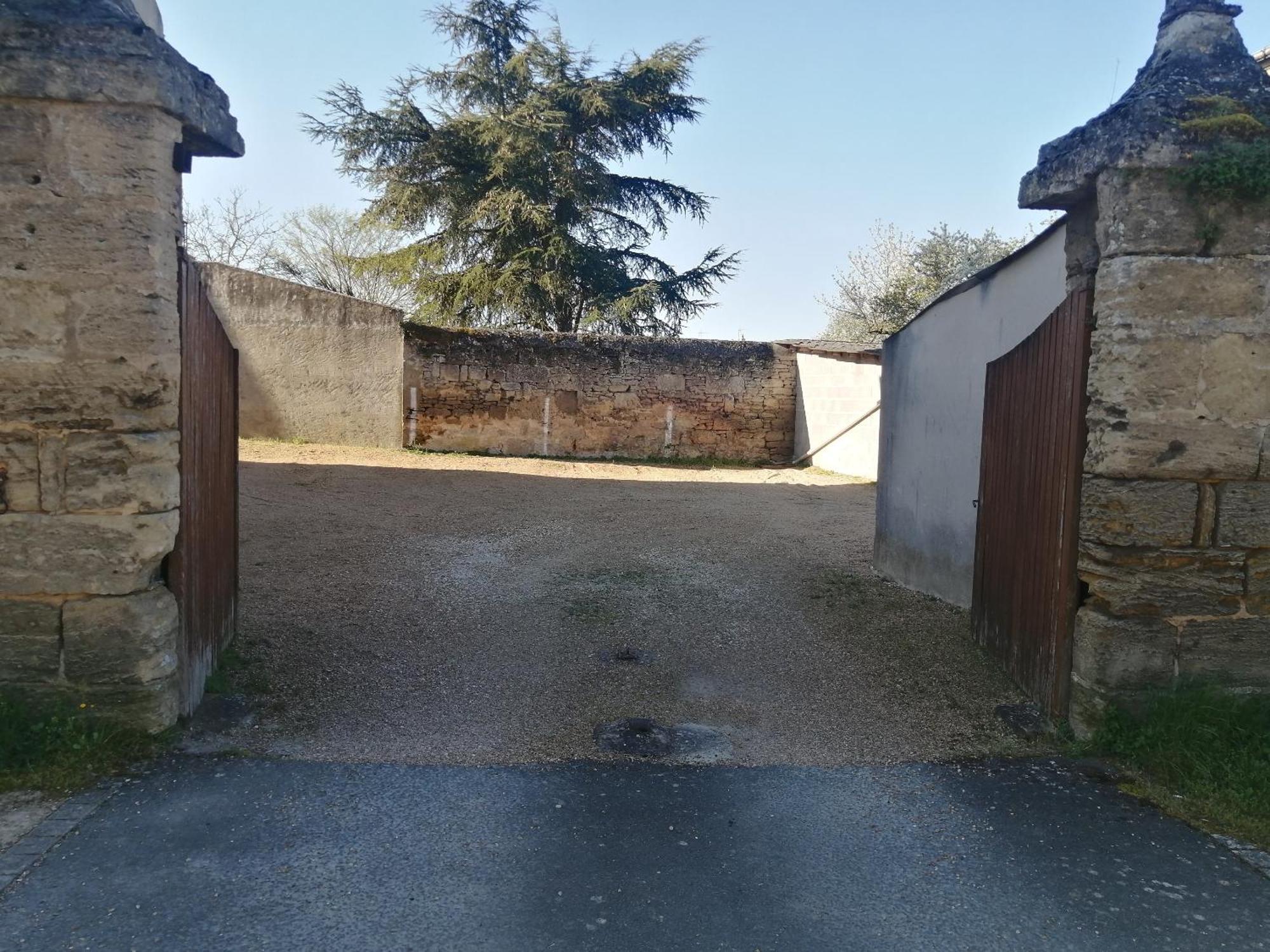 Appartement Climatise Avec Parking Prive A Doue La Fontaine Exterior photo